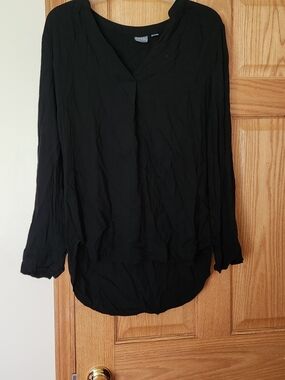 New York & Company Black V-Neck Long Sleeve Blouse